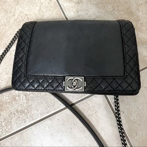 Chanel Le Boy wallet on chain